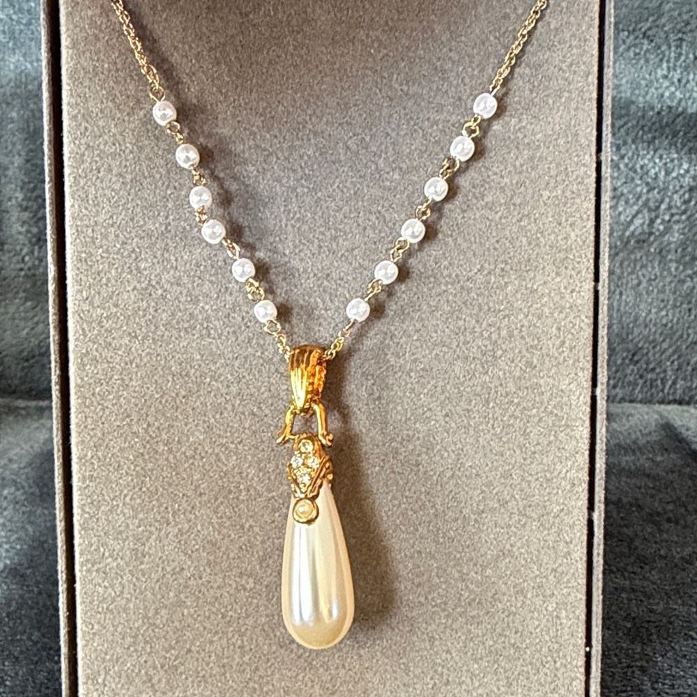 Vintage Signed Nolan Miller “Vienna” Faux Pearl Pendant Necklace with Warranty